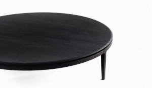 Круглый низкий журнальный столик из дуба