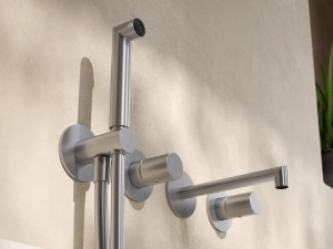 Стальной настенный смеситель для ванны с ручным душем