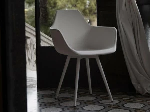 ALMA DESIGN Кресло полиэтиленовое с подлокотниками Y chair 2095