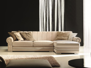 Бархатный диван с полуостровом