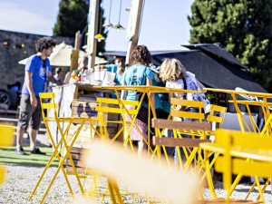 Стальной стул