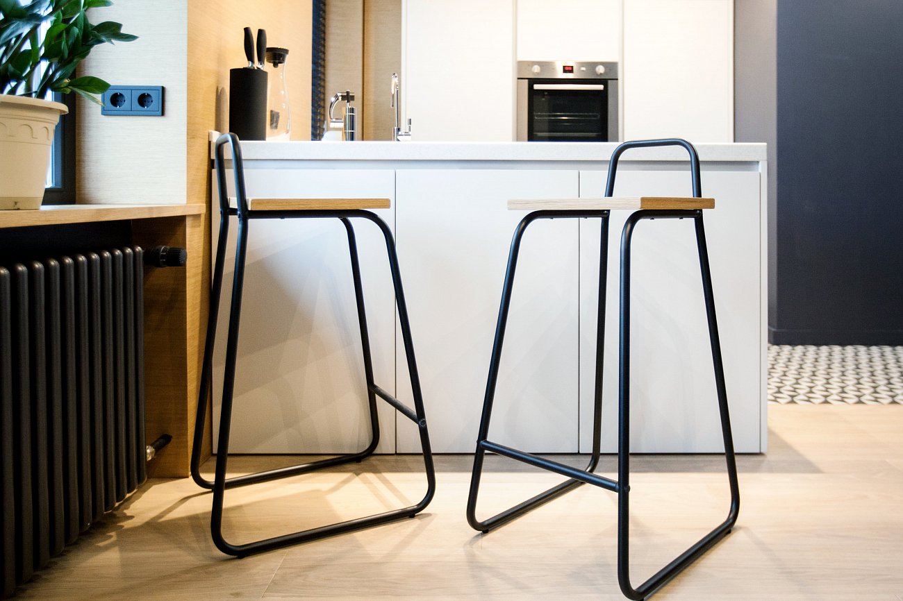 Барный стул с деревянным сиденьем бордовый Bauhaus WOODI  00-3966244 Красный  - Вид №2