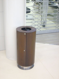 Наружная стальная стойка для мусора