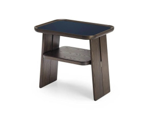 Деревянная тумбочка