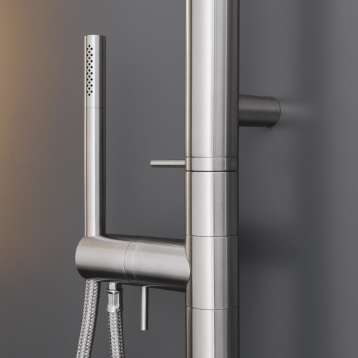 Свободно стоящий прогрессивный набор смеситель с коническим дождь струйного H. 2210 мм </span>, настенный кронштейн и цилиндрическая ручной душ диаметр 18 мм  GRA26 CEADESIGN  - Вид №3