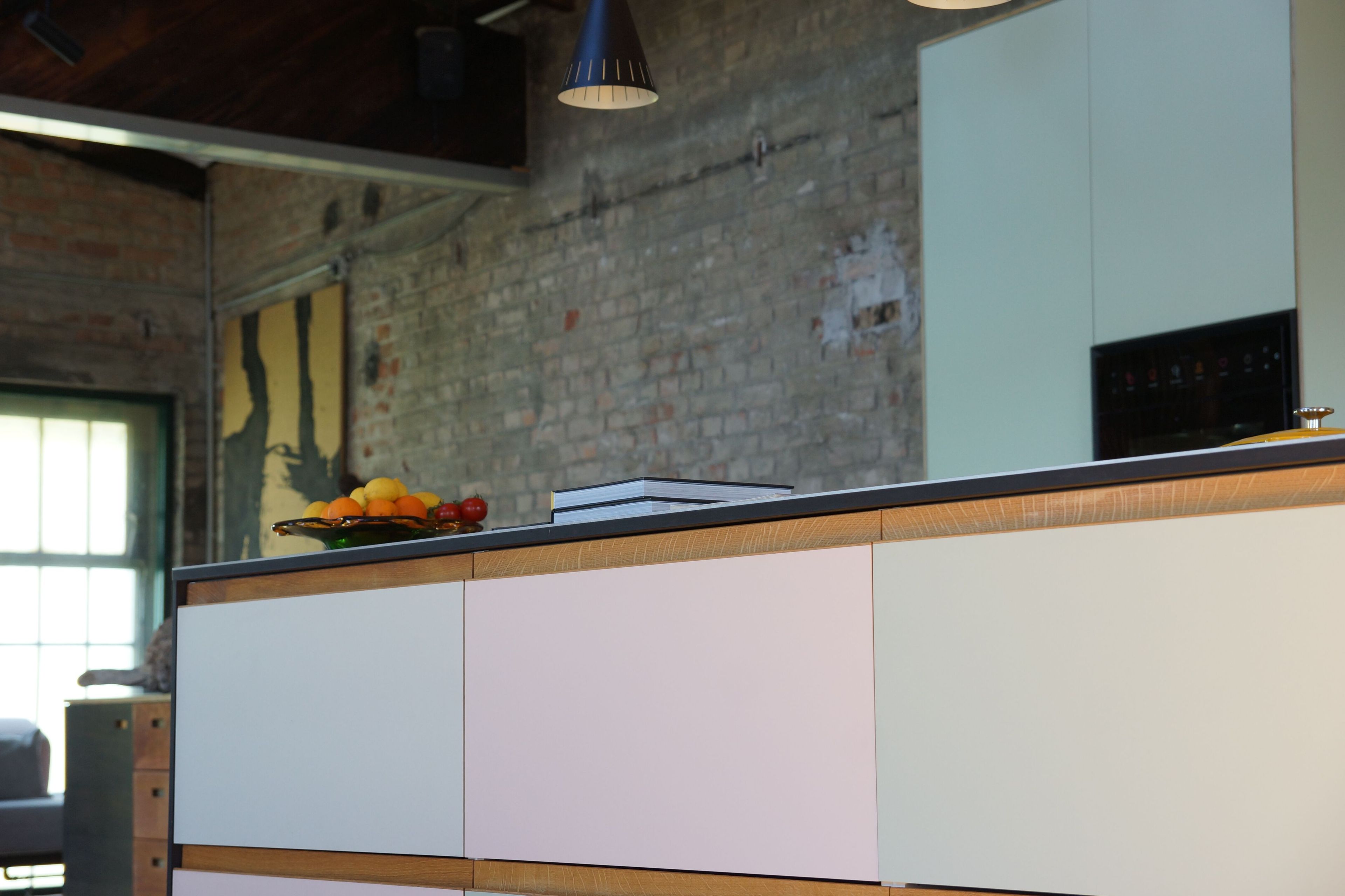 Встроенная кухня из линолеума и нержавеющей стали с островом Neuvermoebelt SMART LINE KITCHEN SYSTEMS ARCH-00071766 - Вид №2