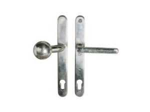 Металлическая ручка на пластине