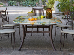 Садовый стол из фаянса и нержавеющей стали