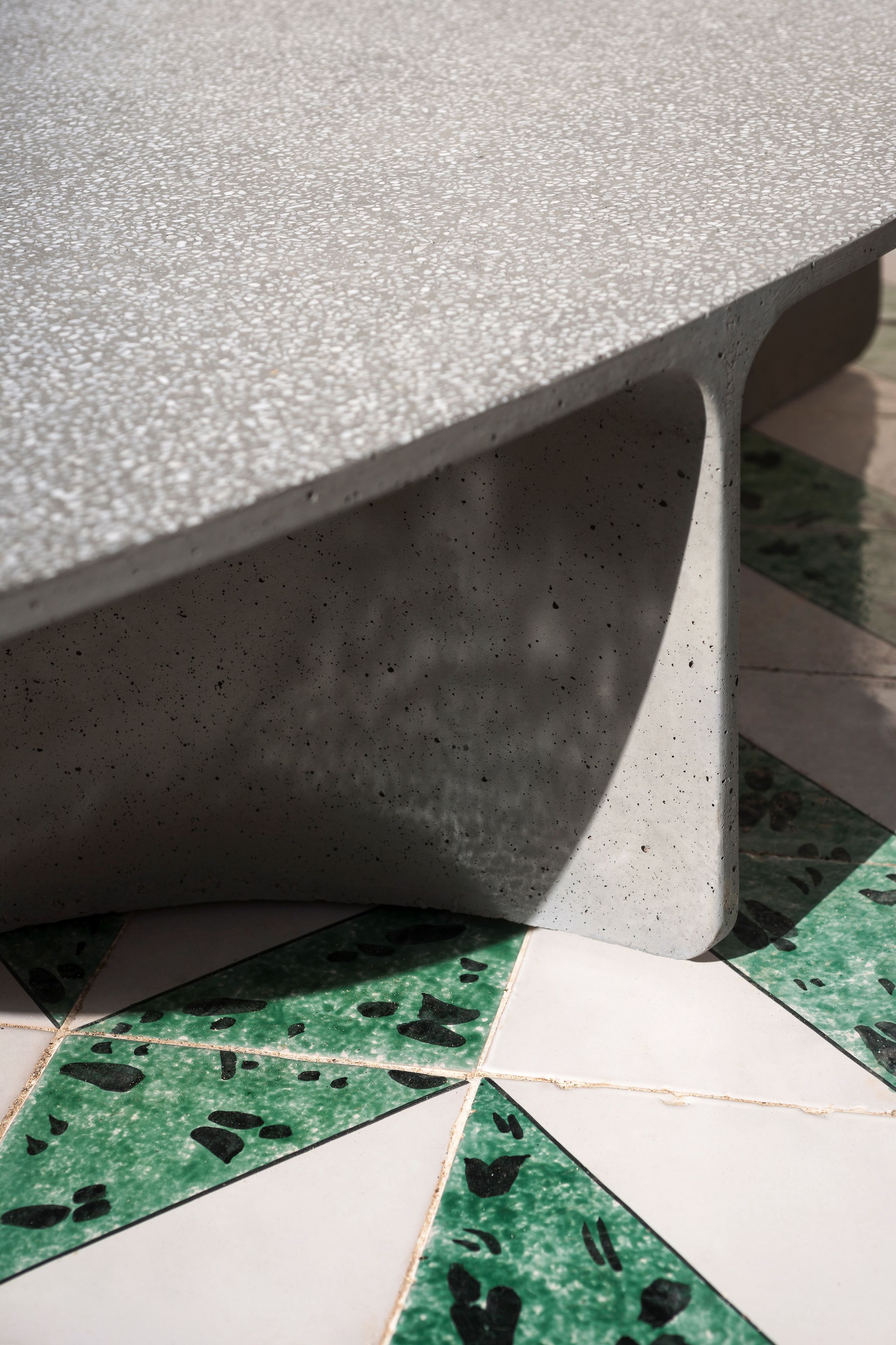 Бетонный круглый низкий садовый столик RODA Aspic ARCH-00046170 - Вид №4