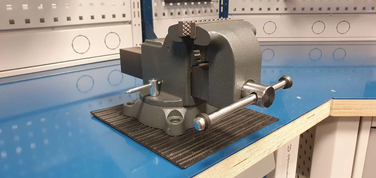 Тиски чугунные поворотные с наковальней Верстакофф S 100 BV-100 - Вид №5