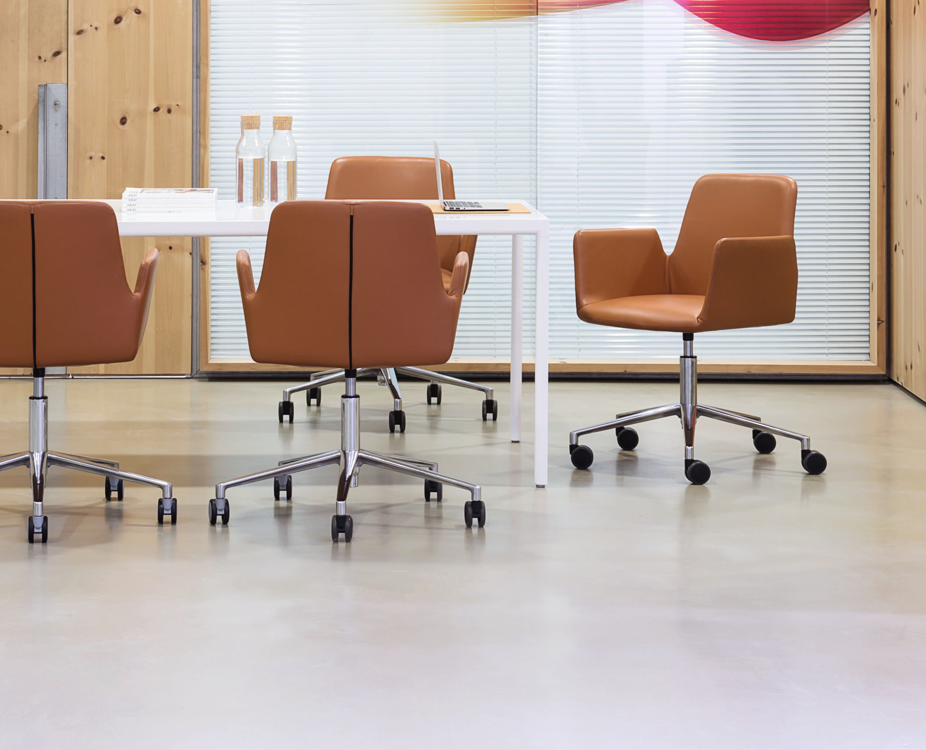 Кожаное вращающееся офисное кресло с низкой спинкой INCLASS Altea ARCH-00027866 - Вид №1