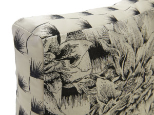 Квадратная подушка с цветочным рисунком