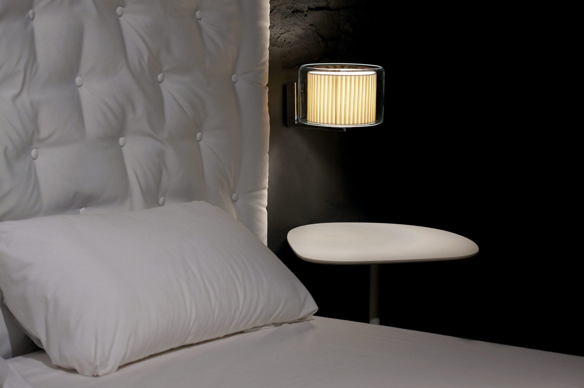 Светодиодный настенный светильник из дутого стекла и ткани Marset Mercer ARCH-00084488 - Вид №1