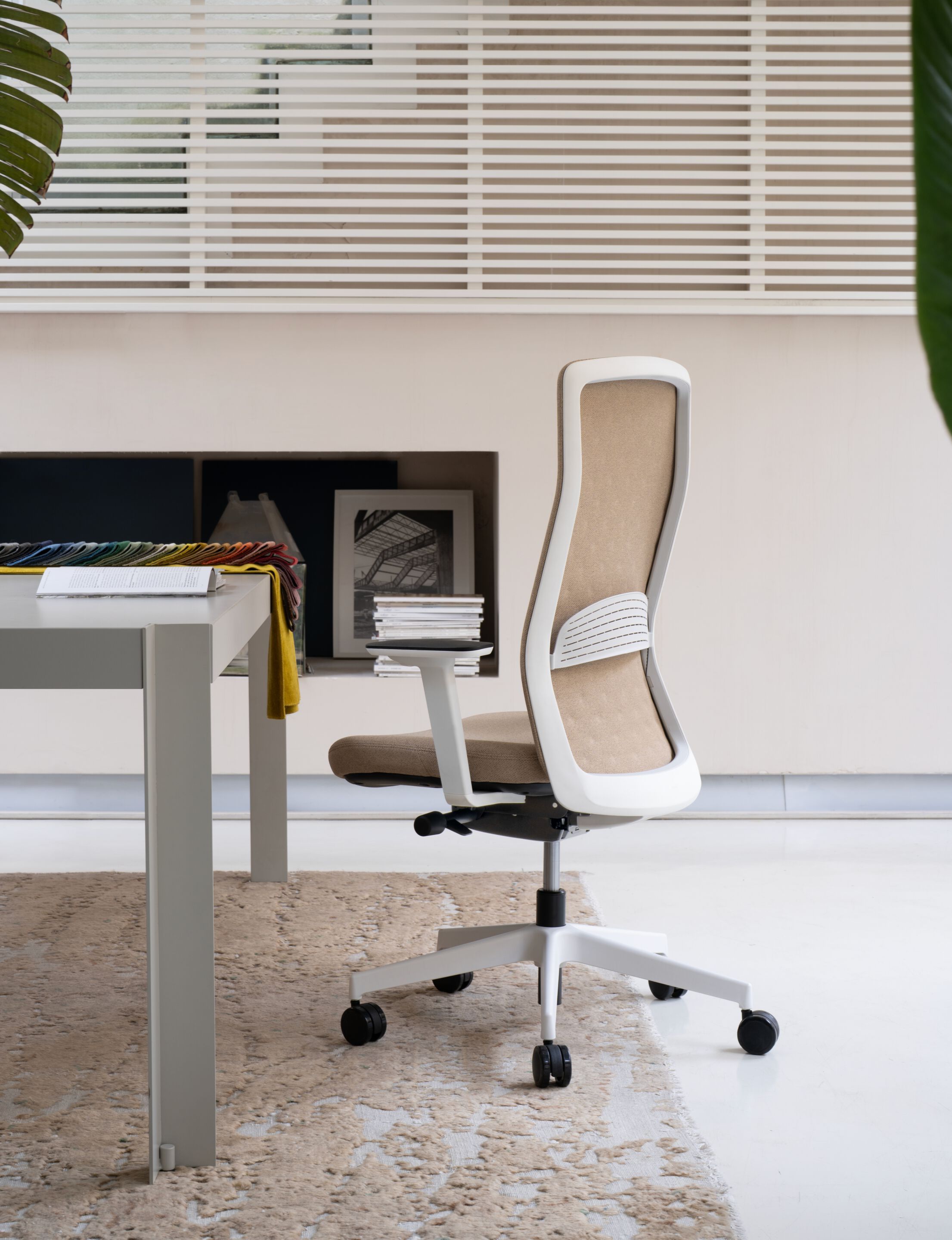 Тканевое регулируемое по высоте офисное кресло с колесами Quinti Sedute It's It ARCH-00127647 - Вид №1