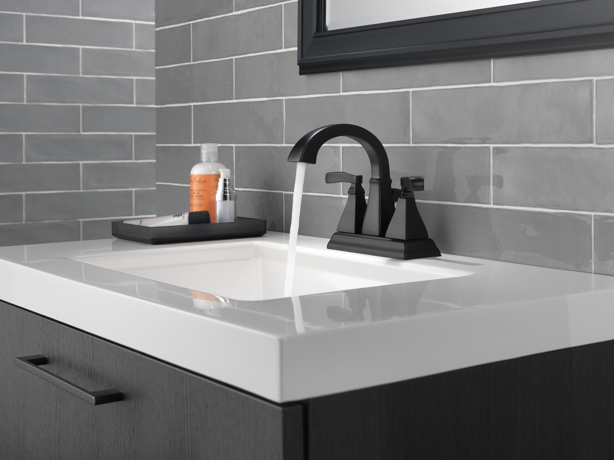 25718LF-BL Смеситель для ванной комнаты с двумя ручками Delta Faucet Lakewood Матовый черный - Вид №1