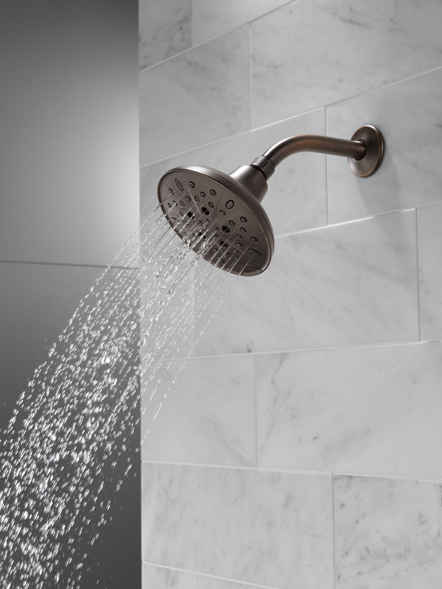 Насадка для душа H2O 1,75 галлона в минуту с 5 настройками Delta Faucet 75508RB - Вид №4