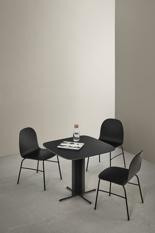 084997 Стол квадратный Omelette OX