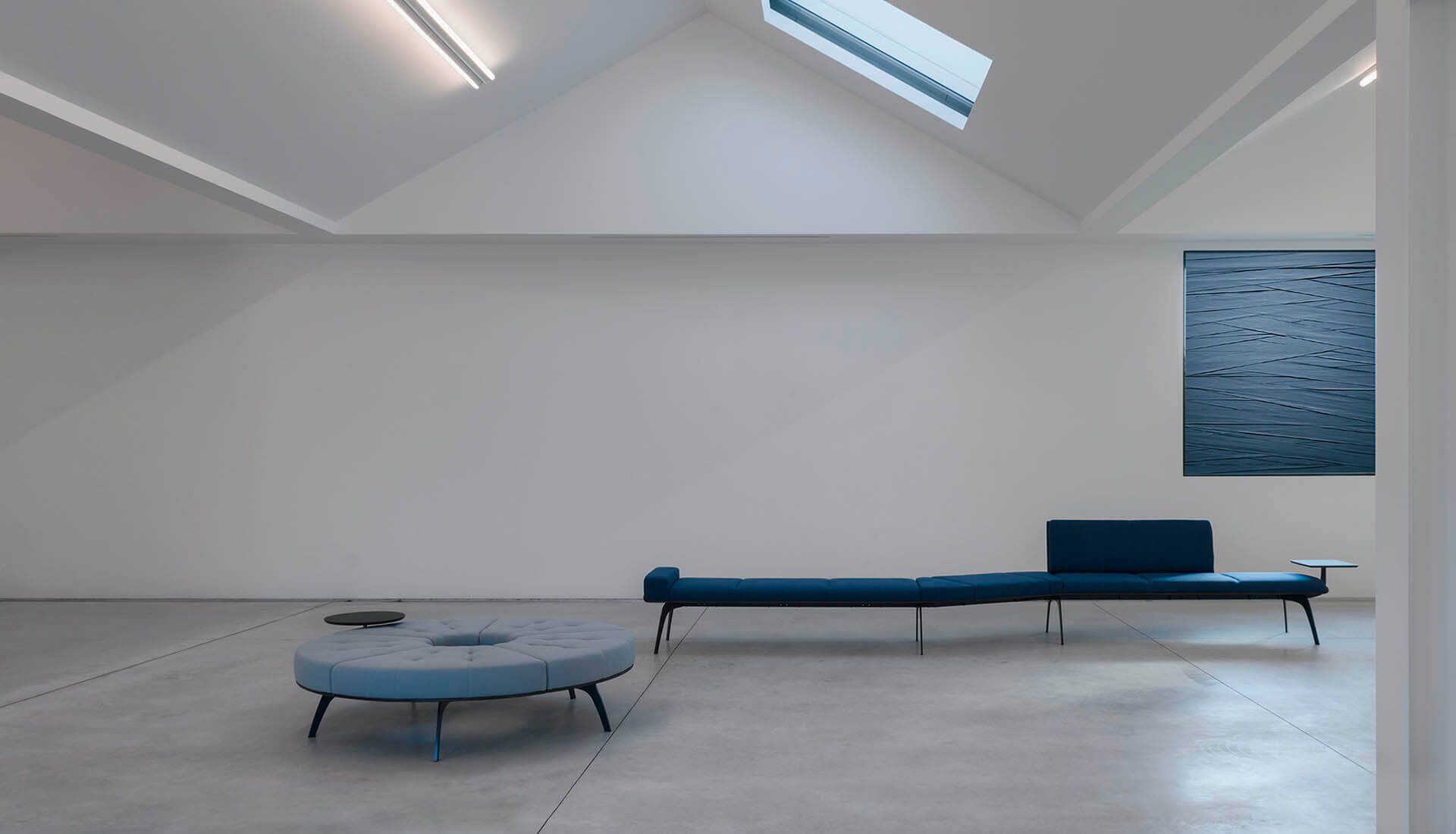 Изогнутая скамья из ткани True Design многоножка ARCH-00035043 - Вид №10