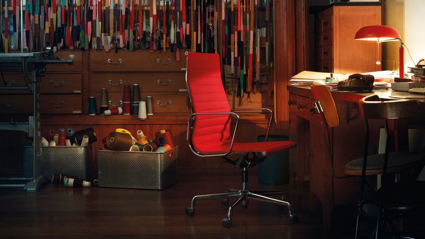 Кожаный поворотный операционный офисный стул с подлокотниками VITRA Eames Aluminium Group ARCH-00077414 - Вид №7