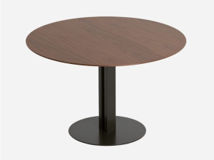 Круглый стол из грецкого ореха