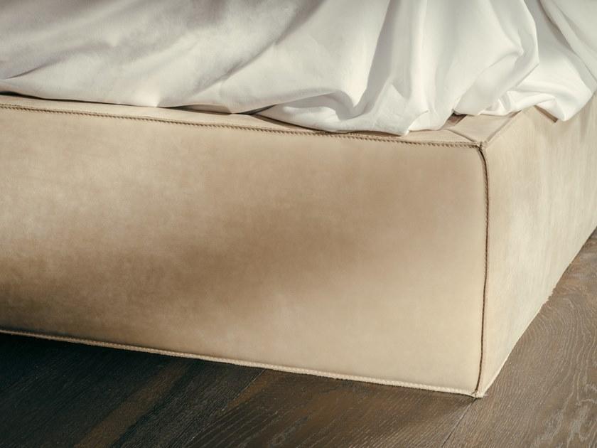 Кровать двуспальная с обивкой Esprit noir Santreyd sun-id-1369263 - Вид №3