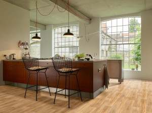 Нескользящий виниловый пол с эффектом дерева