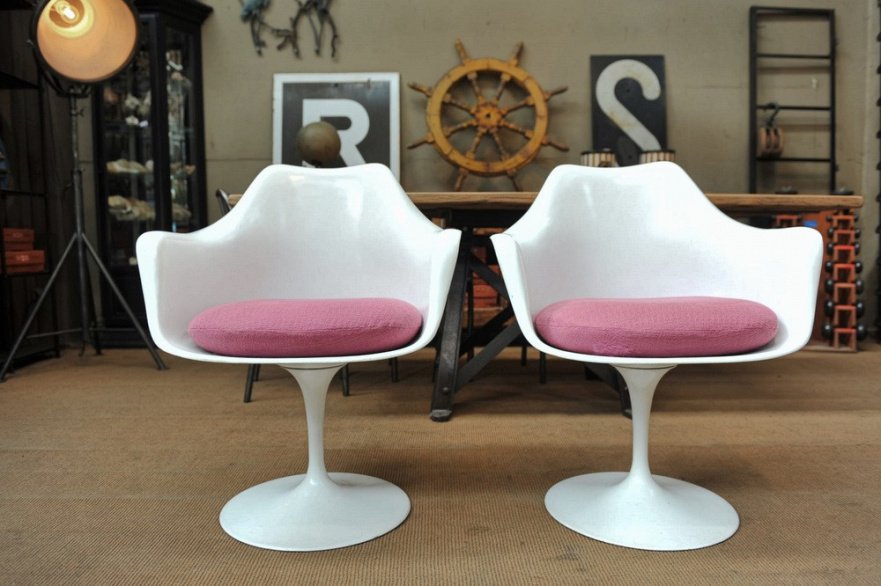 Стул с подлокотниками пластиковый белый с красной подушкой Eero Saarinen Style Tulip Armchair SOHO DESIGN ДИЗАЙНЕРСКИЕ, TULIP 131551 Белый;красный  - Вид №5