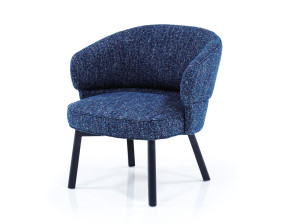 Тканевое кресло с подлокотниками