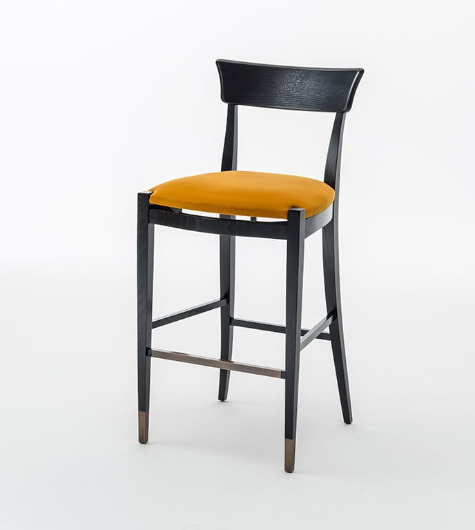 Высокий мягкий стул с подставкой для ног OAK Милан ARCH-00138505 - Вид №1