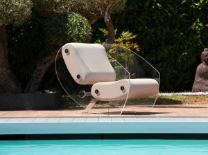 Кресло с подлокотниками