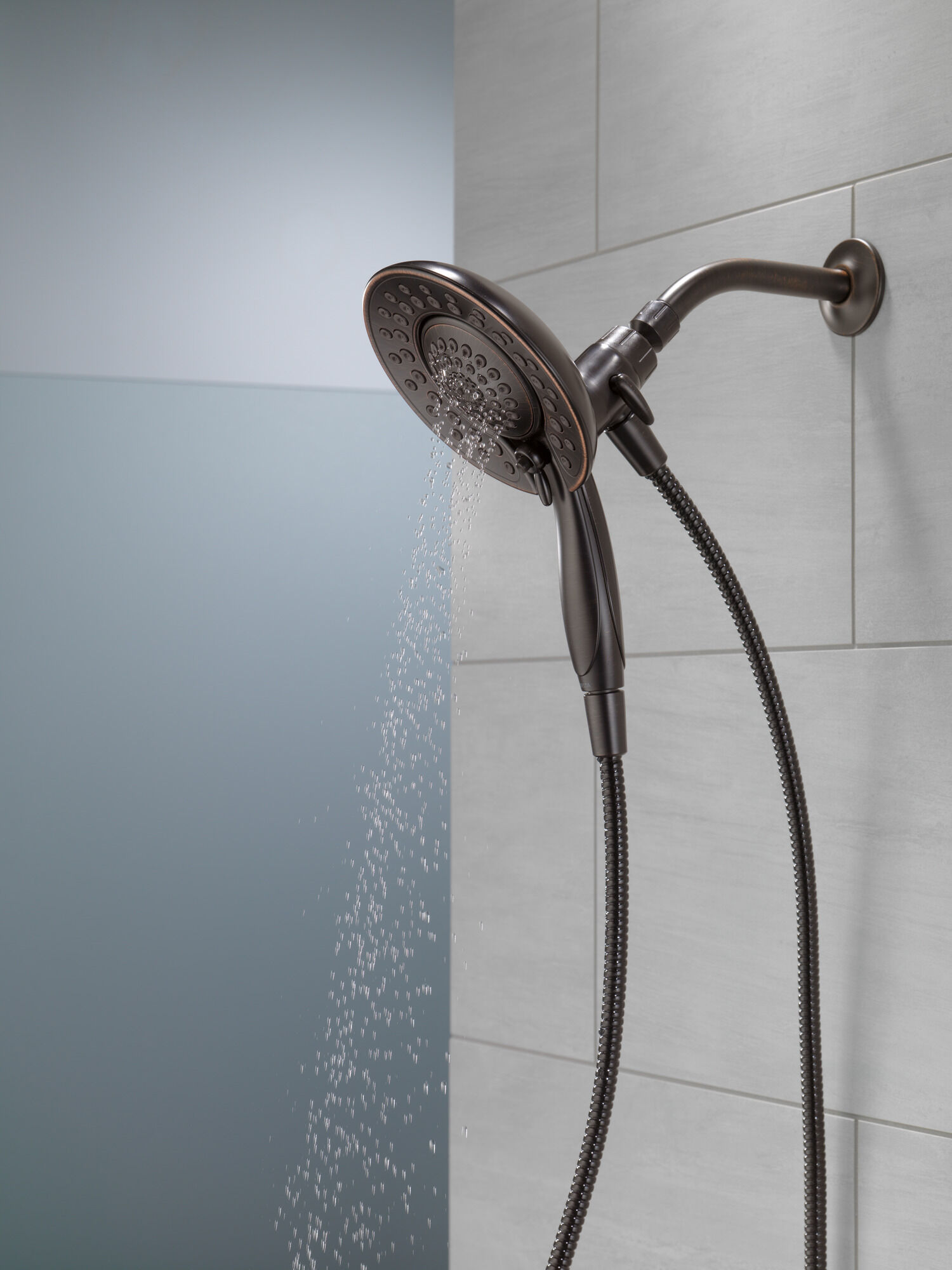 75583CRB In2ition® Душ 2 в 1 с 5 настройками Delta Faucet Universal Showering Венецианская бронза  - Вид №9
