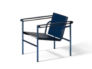 Кожаное кресло с подлокотниками