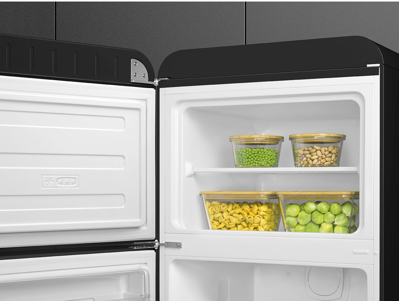 FAB30LBL5 Холодильник / отдельностоящий двухдверный холодильник, стиль 50-х годов, 60 см, черный, петли слева SMEG  - Вид №3