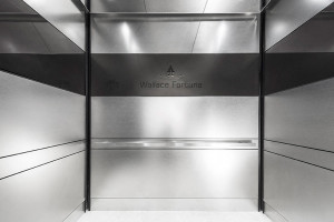 FSRT751 Интерьер лифта Levele-104 с панелями из нержавеющей стали с отделкой из песчаника; плавленый графит с зеркальной отделкой и индивидуальным эко-травлением; поручень квадранта в уоллес фортуна, мумбаи, махараштра, индия Forms-surfaces