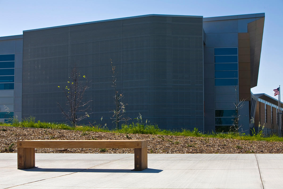 FSRT34 Скамейка Hudson  Forms-surfaces  - Вид №3