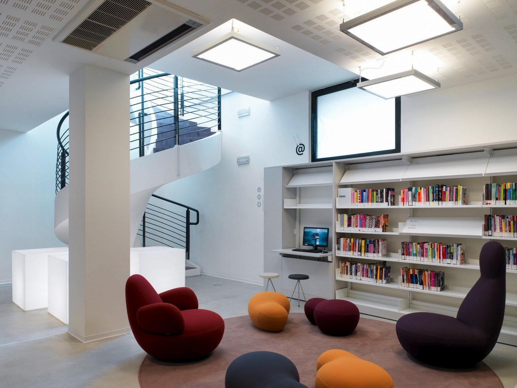 Вращающееся кресло Bla Station Oppo ARCH-00151437 - Вид №6