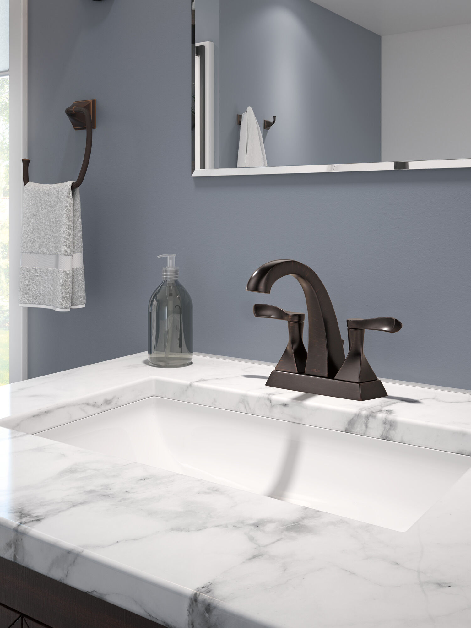 25741LF-RB Смеситель для ванной комнаты с двумя ручками Delta Faucet Everly Венецианская бронза  - Вид №3