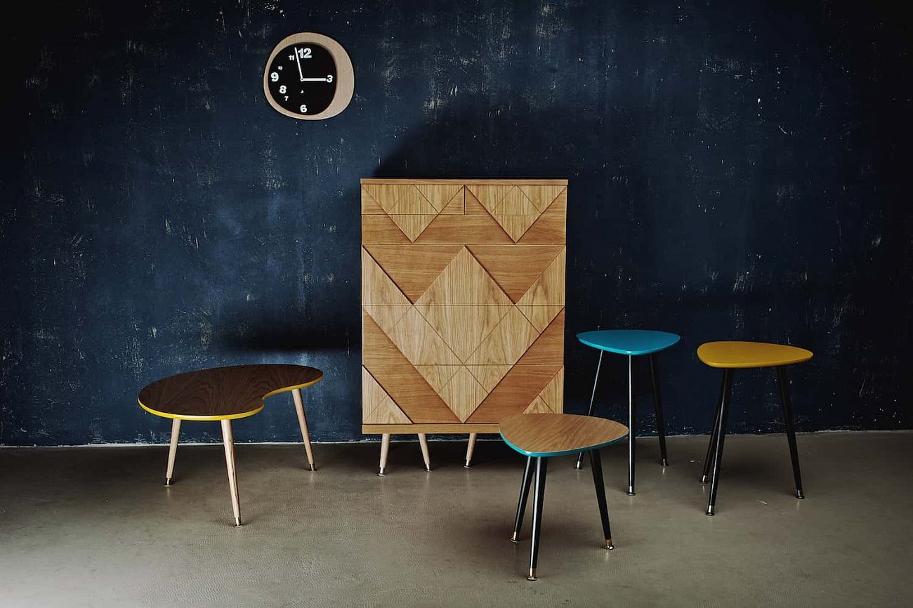 Кофейный столик с деревянными ножками и бирюзовым кантом "Капля" WOODI  00-3966507 Беленый дуб;бежевый;голубой  - Вид №6