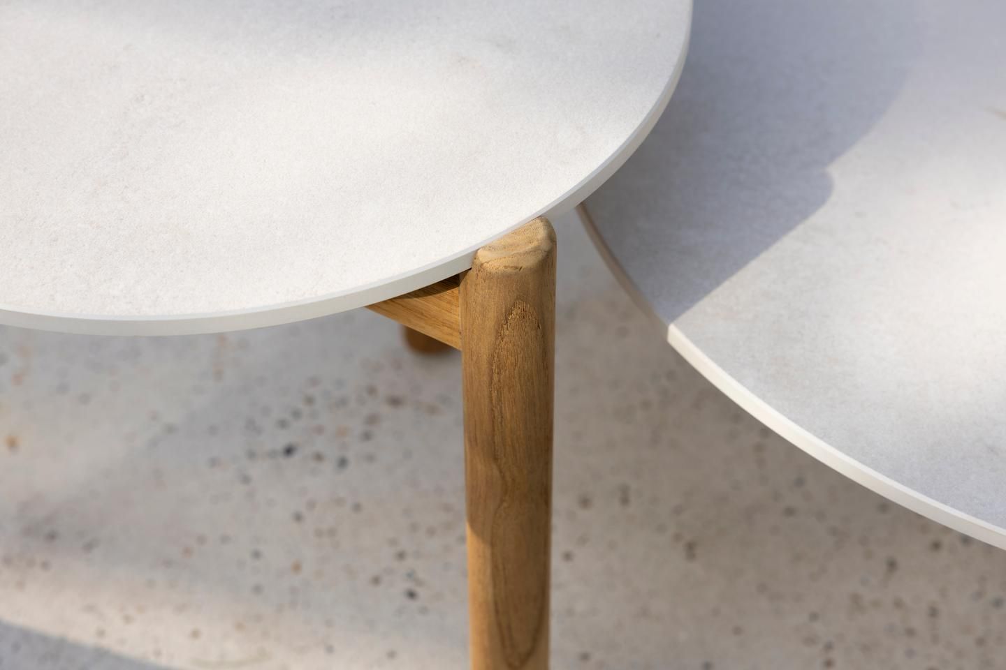 Керамический и тиковый низкий садовый журнальный столик Vincent sheppard Oda ARCH-00070651 - Вид №4