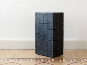 Пьедестал из антрацитового угля