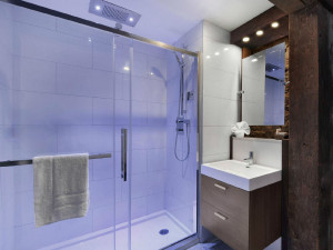 Прямоугольная потолочная душевая головка из нержавеющей стали с хромотерапией