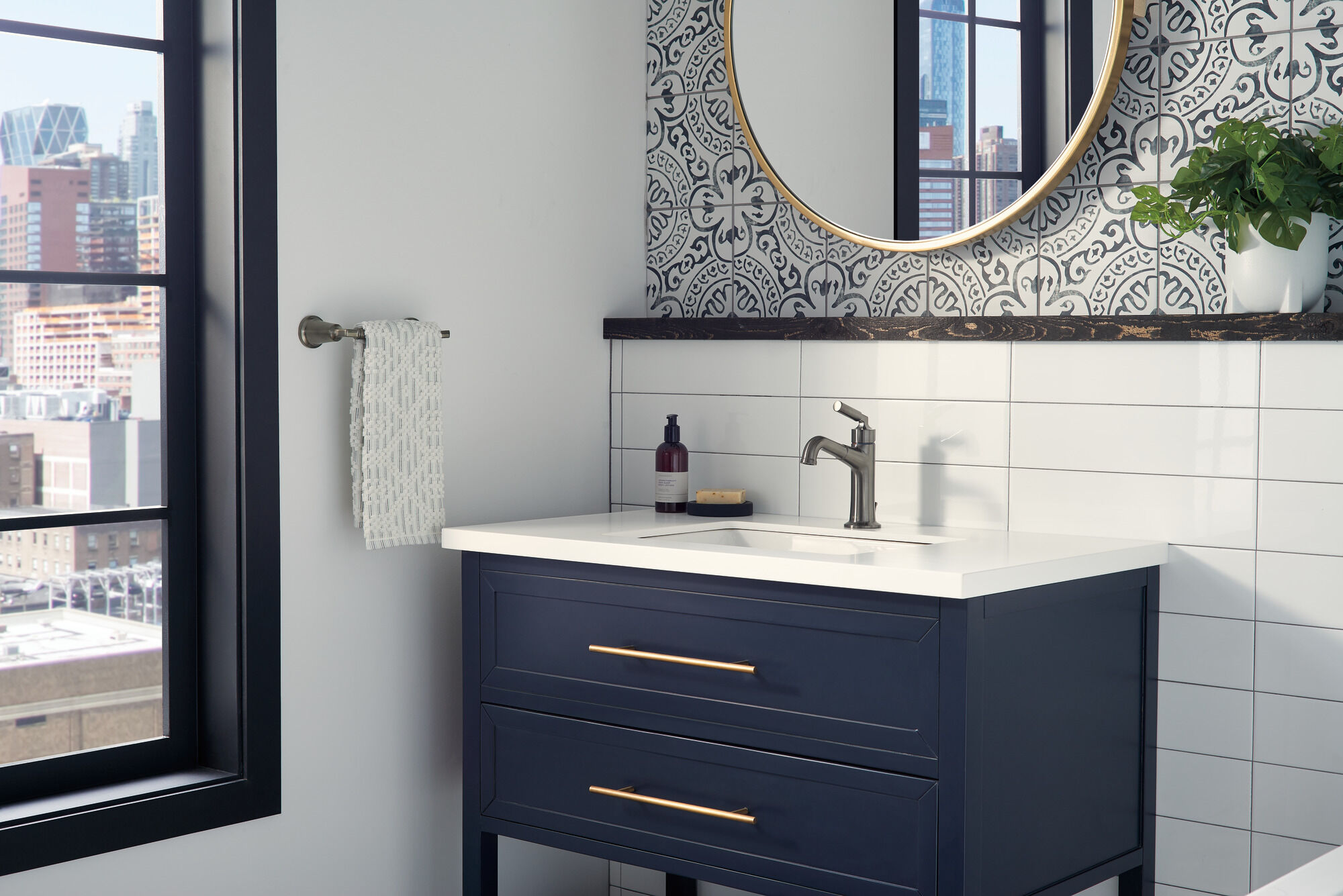 74808-KS 8-дюймовый мини-полотенцесушитель Delta Faucet Bowery Черный нержавеющий - Вид №2