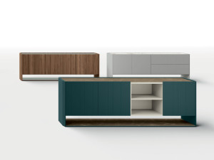 Деревянный шкаф с ящиками