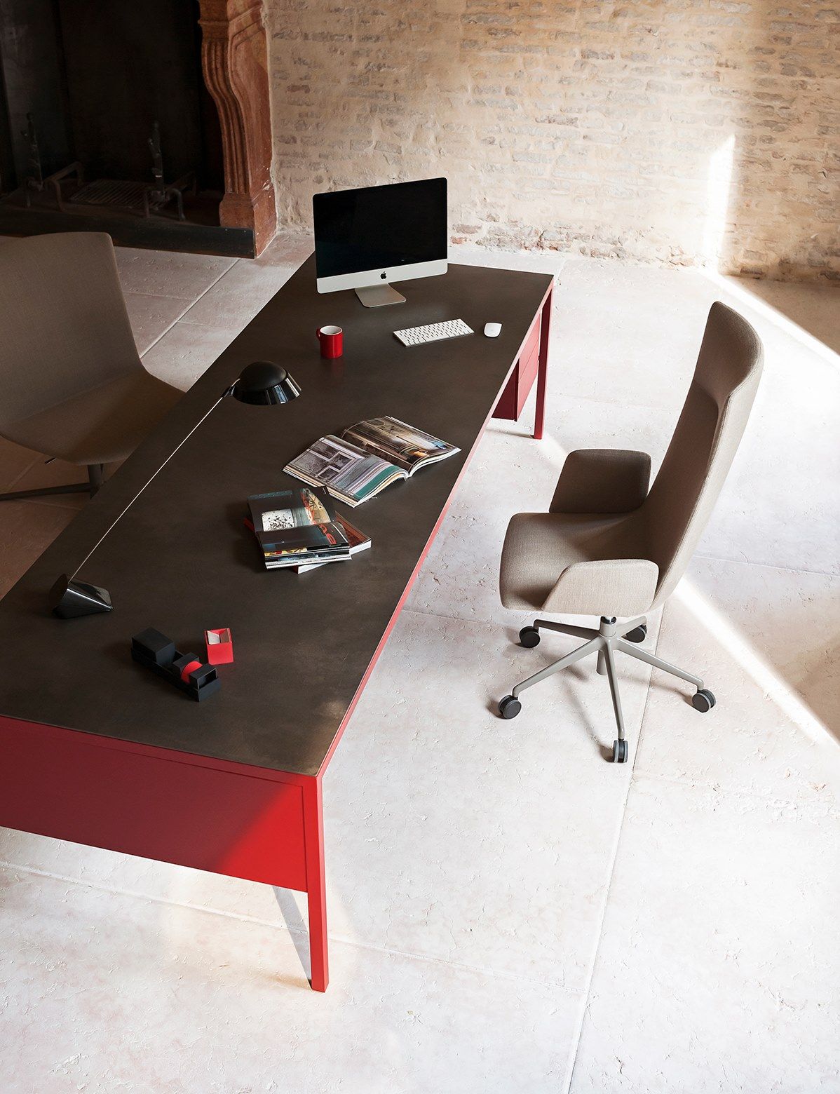 Вращающееся офисное кресло с подлокотниками из ткани с 5 спицами Desalto Calum ARCH-00008415 - Вид №1