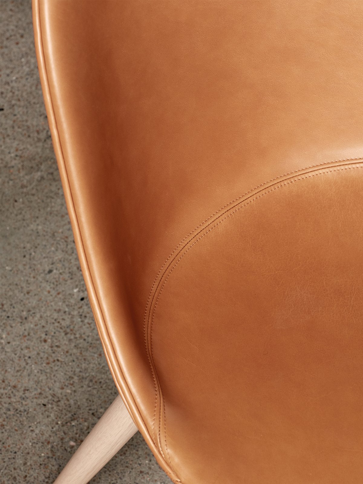 9395001-010M08ZZ MENU Боковой обеденный стул Harbour, деревянная основа, обитый Темный мореный дуб | Ремикс - 233  - Вид №3