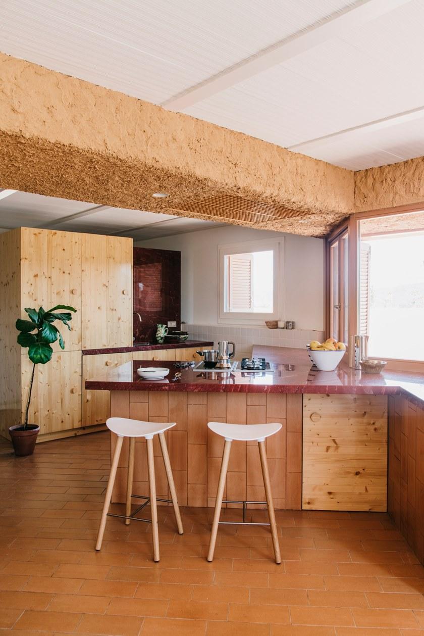 ENEA Высокий табурет с подставкой для ног из дуба и полипропилена Coma wood sun-id-1438429 - Вид №1