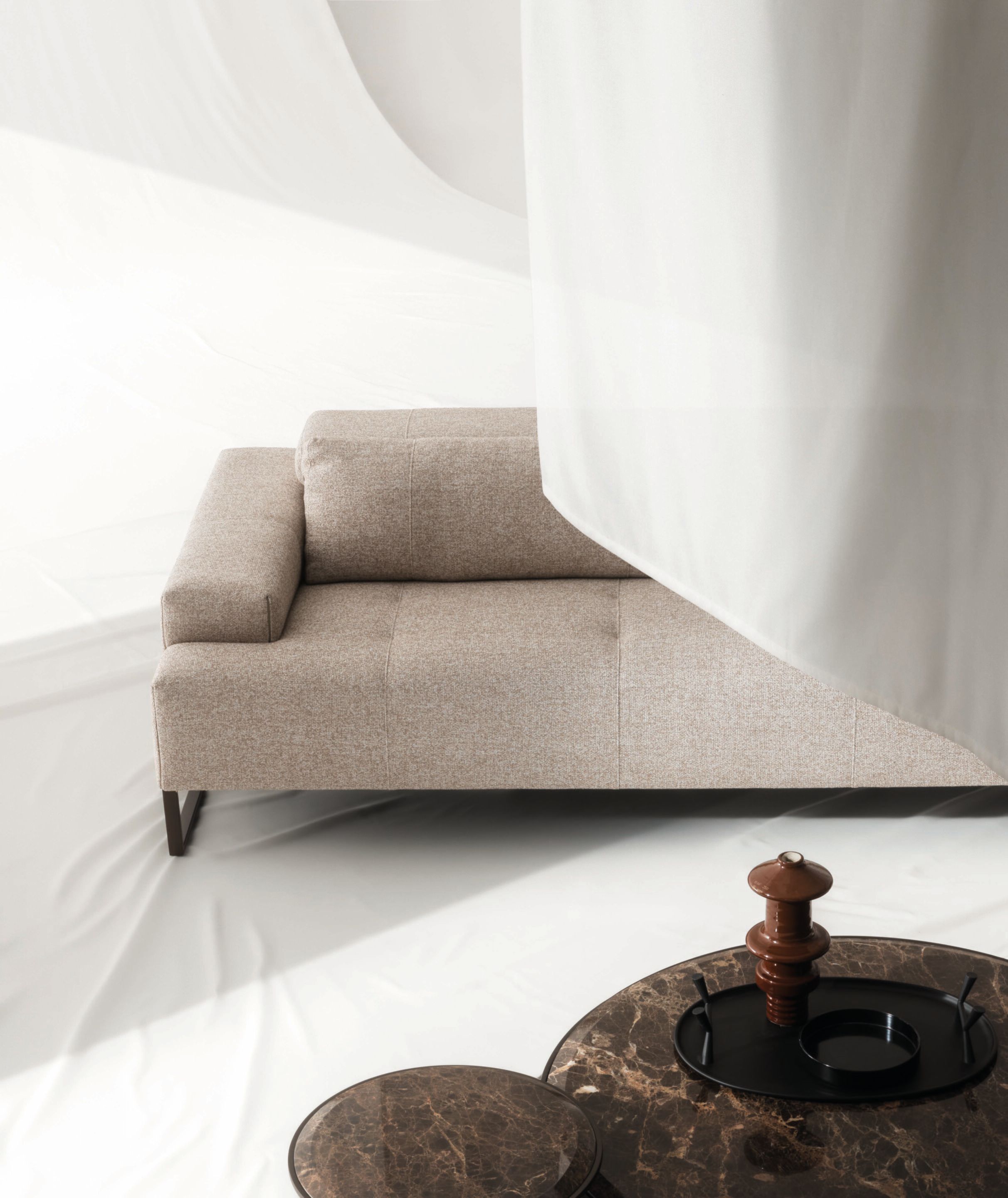 Тканевый диван с подголовником NICOLINE MOOREA ARCH-00091424 - Вид №1