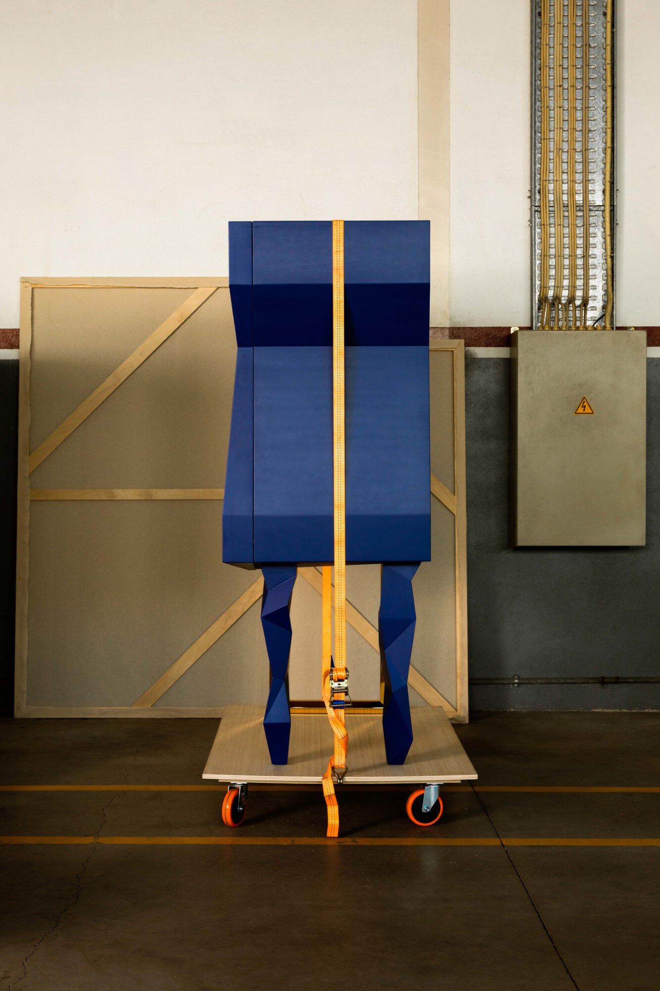 Деревянный шкаф с распашными дверцами ROYAL STRANGER HONEYCOMB ARCH-00035251 - Вид №8