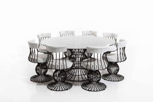 Круглый железный садовый стол