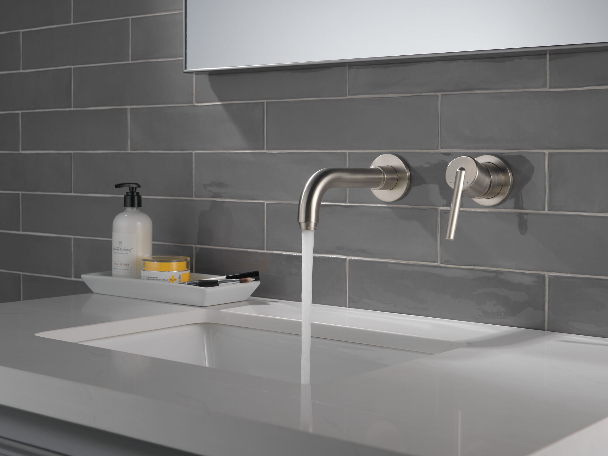T3559LF-SSWL Накладка для смесителя для ванной комнаты с одной ручкой на стене Delta Faucet Trinsic Нержавеющая сталь  - Вид №2